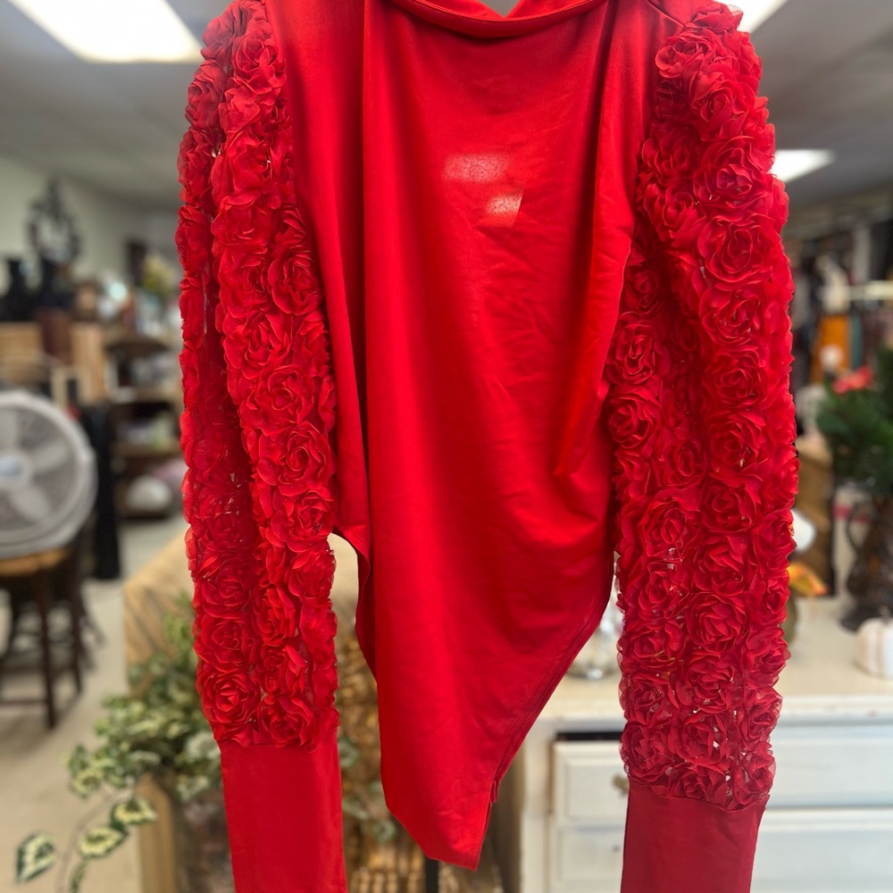 Red Floral Sleeve Women's Top - Picture 3 of 4